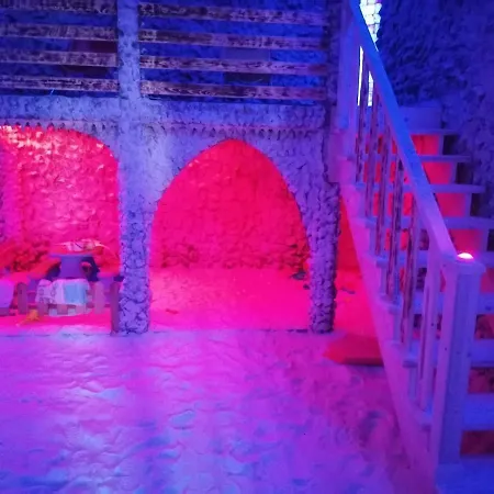 Hanul Hora Romaneasca 3* אפורי סוד
