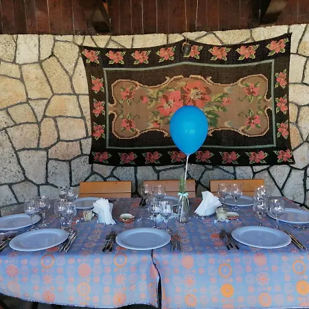 Hanul Hora Romaneasca אפורי סוד