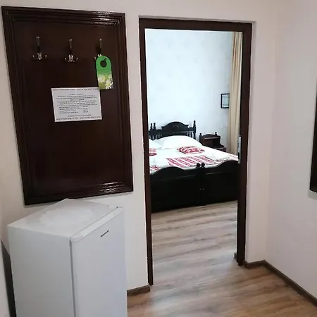 Hanul Hora Romaneasca אורחן אפורי סוד