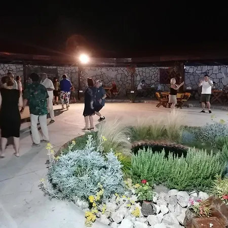 Hanul Hora Romaneasca Han/Misafirhane 3*