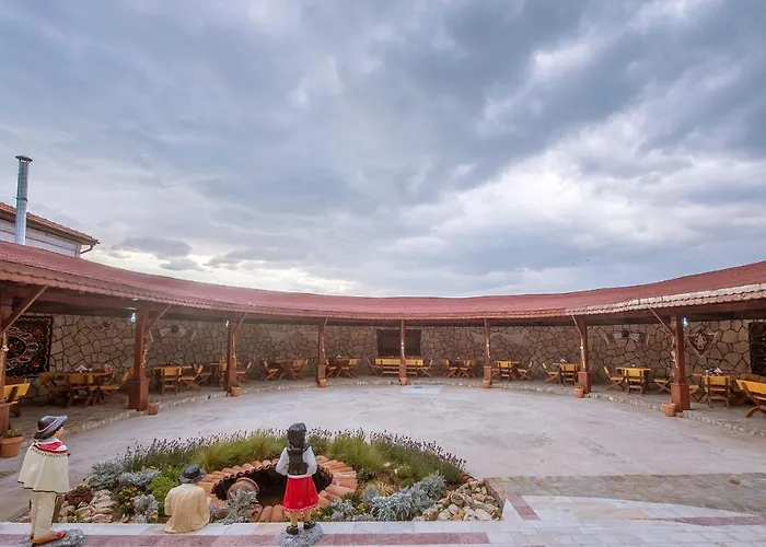 Inn Hanul Hora Romaneasca